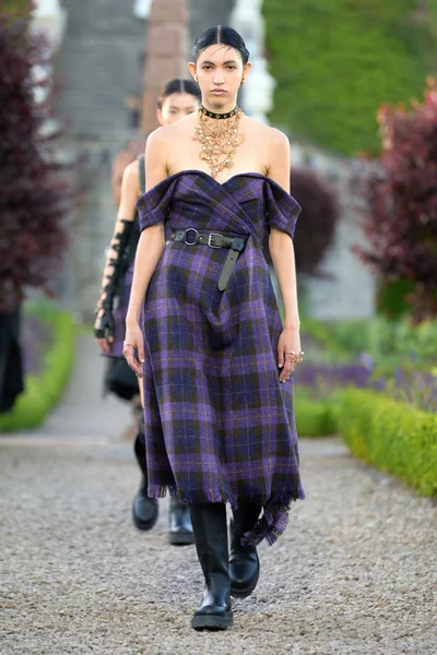 Look 7